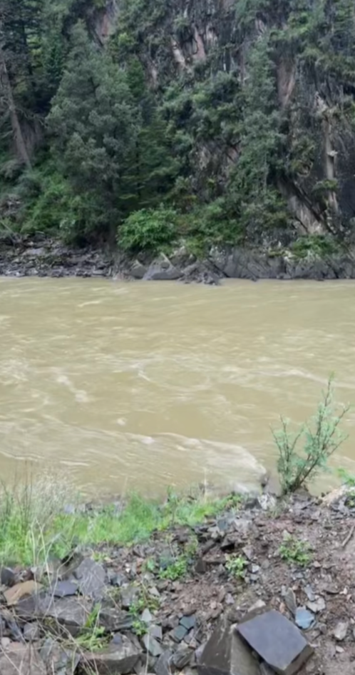 中证策略 江苏游客坠崖失联搜救进展：失联人员找到2人，均遇难