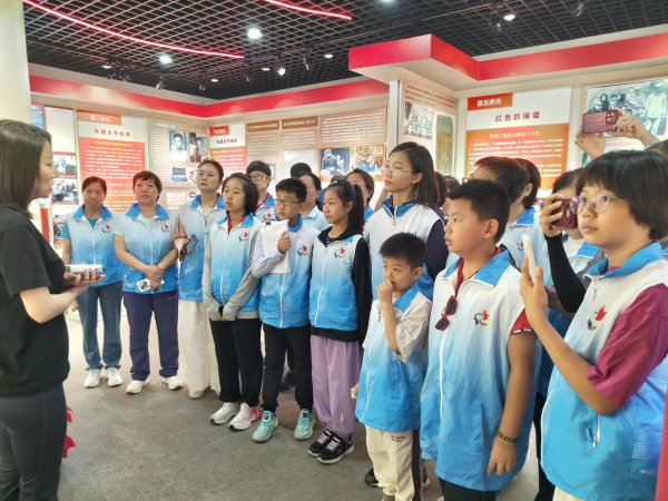 公赢网配资 一段鲜为人知的故事，揭秘八大处深处的红色电波