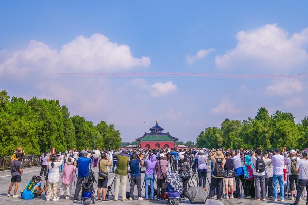 国睿信配 阅兵空中梯队与天坛同框，常态化 “北京蓝”是最美背景